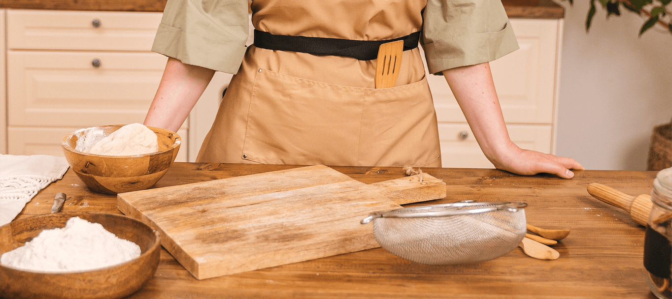 Working in Professional Kitchens: The Importance of Wearing Aprons